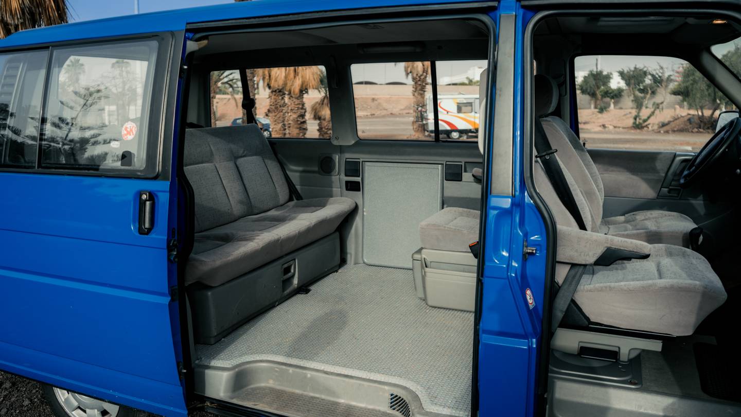 Blue camper 14_3 Binnenkant blauw camperbusje